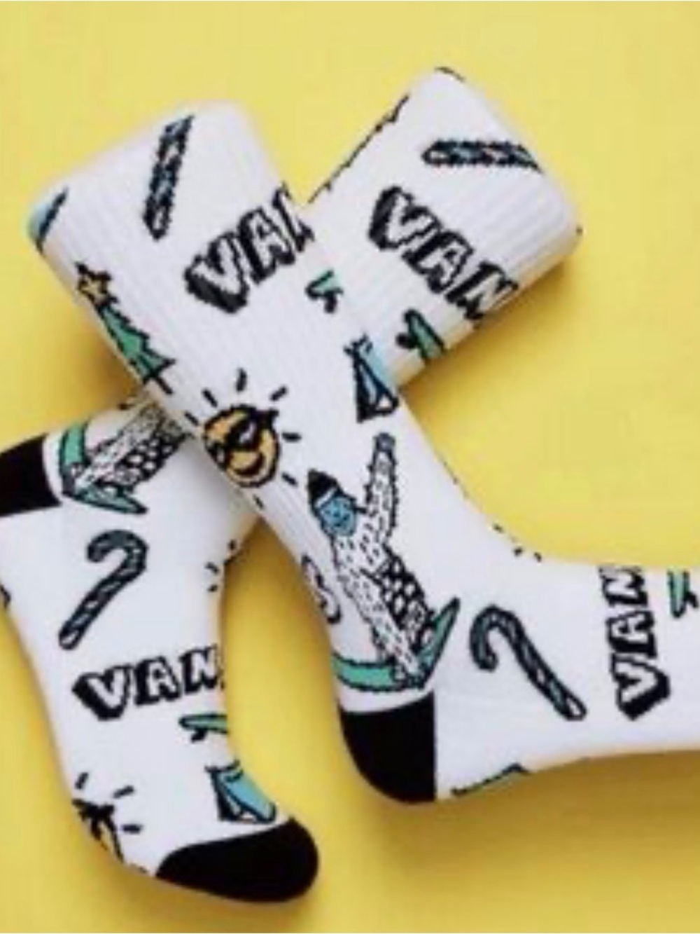 NWT Vans White Graphic Kid’s Crew Socks. Christmas Seasonal. Sz 1-6. Skater!